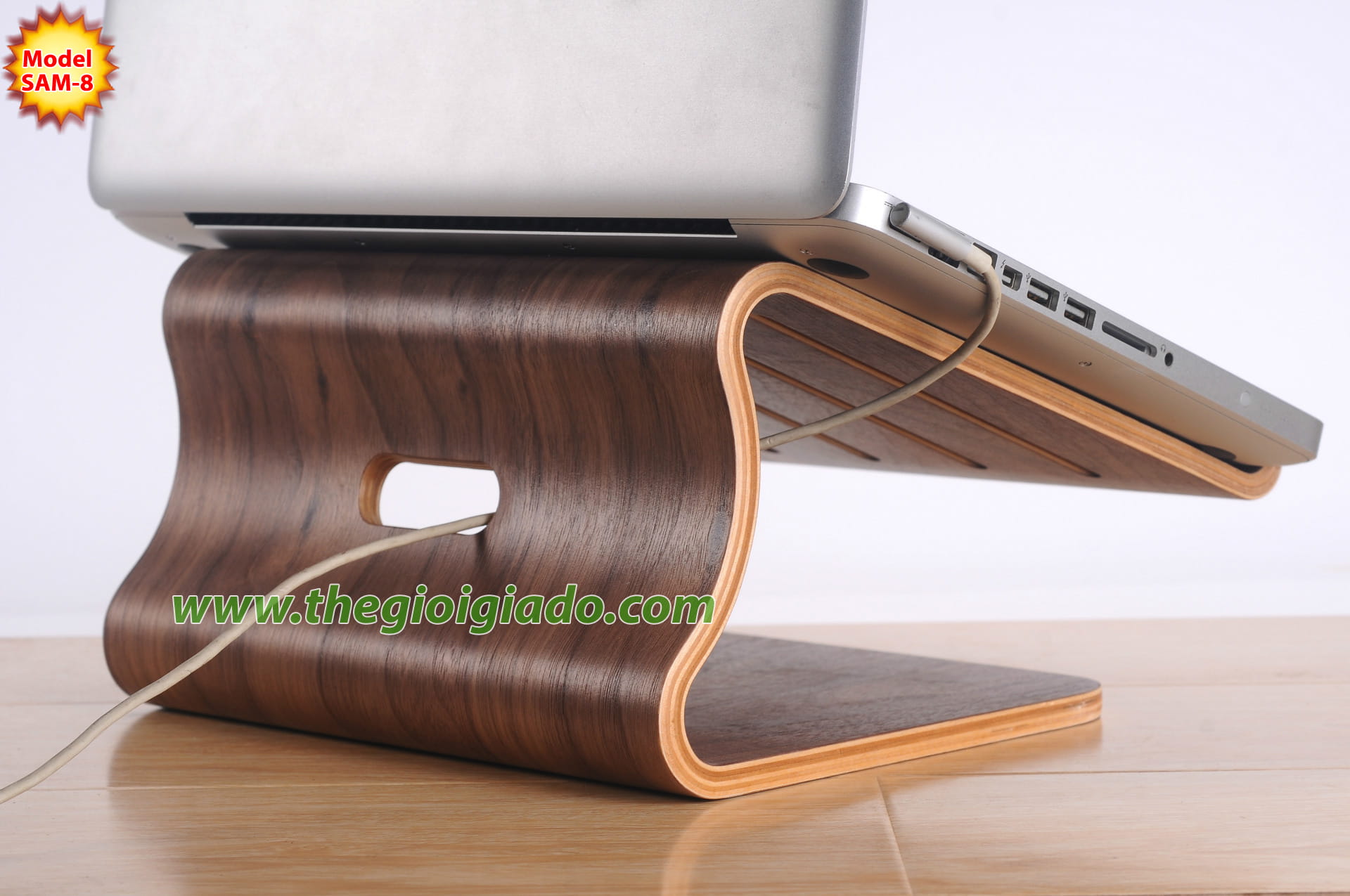 Gi&aacute; đỡ MacBook để b&agrave;n chất liệu gỗ SAM-8
