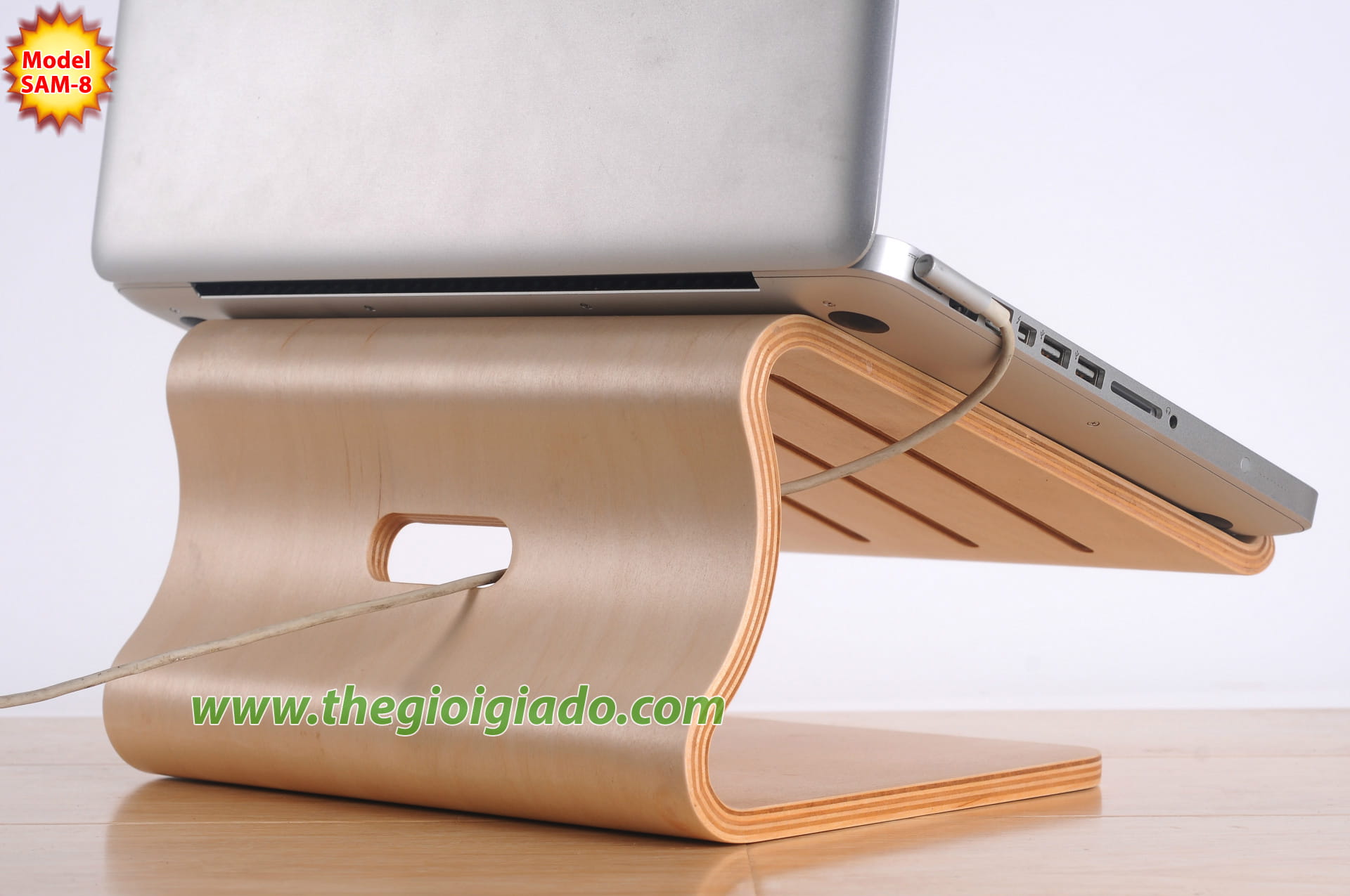 Gi&aacute; đỡ MacBook để b&agrave;n chất liệu gỗ SAM-8
